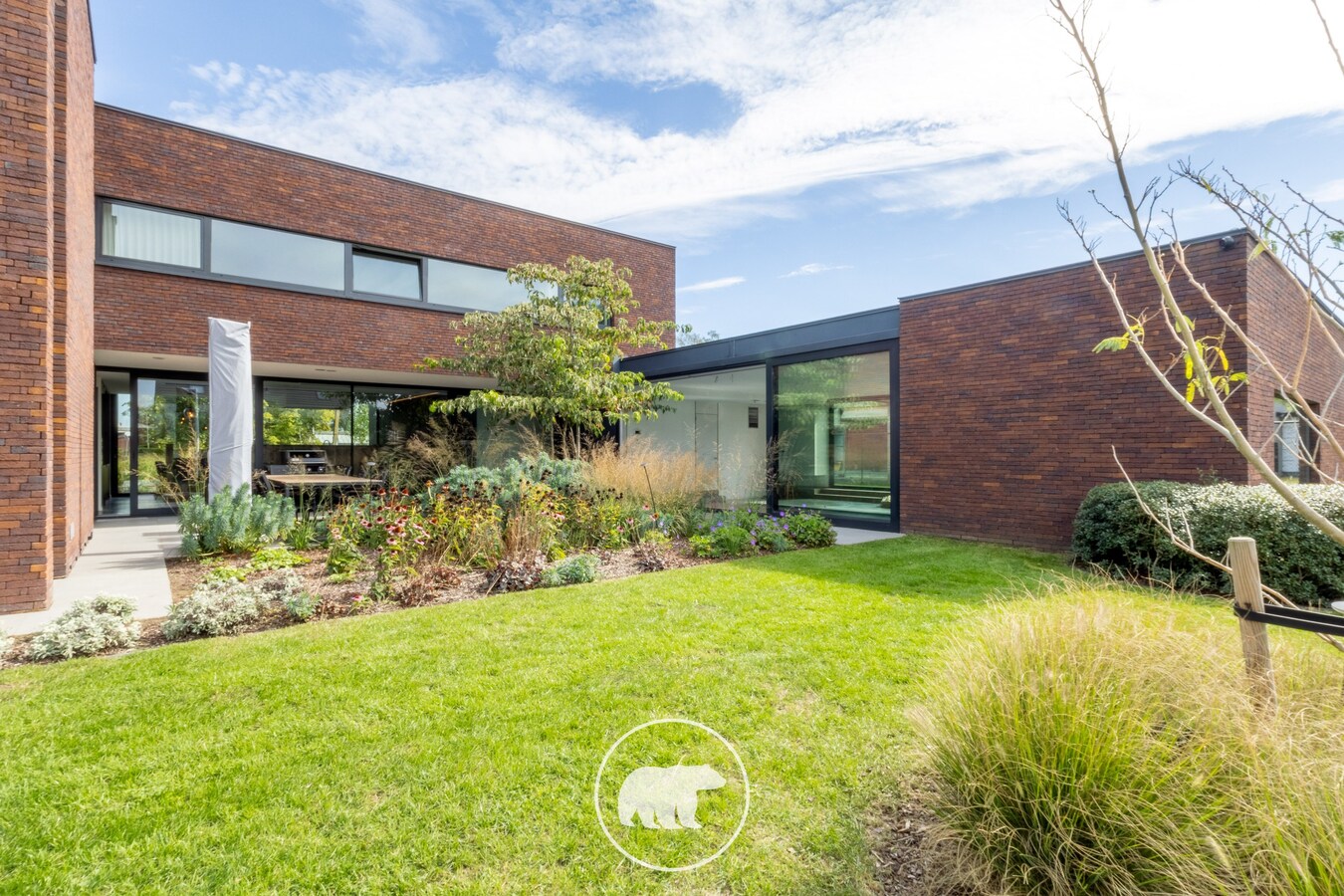 Buitengewone design villa op unieke ligging te Lochristi 