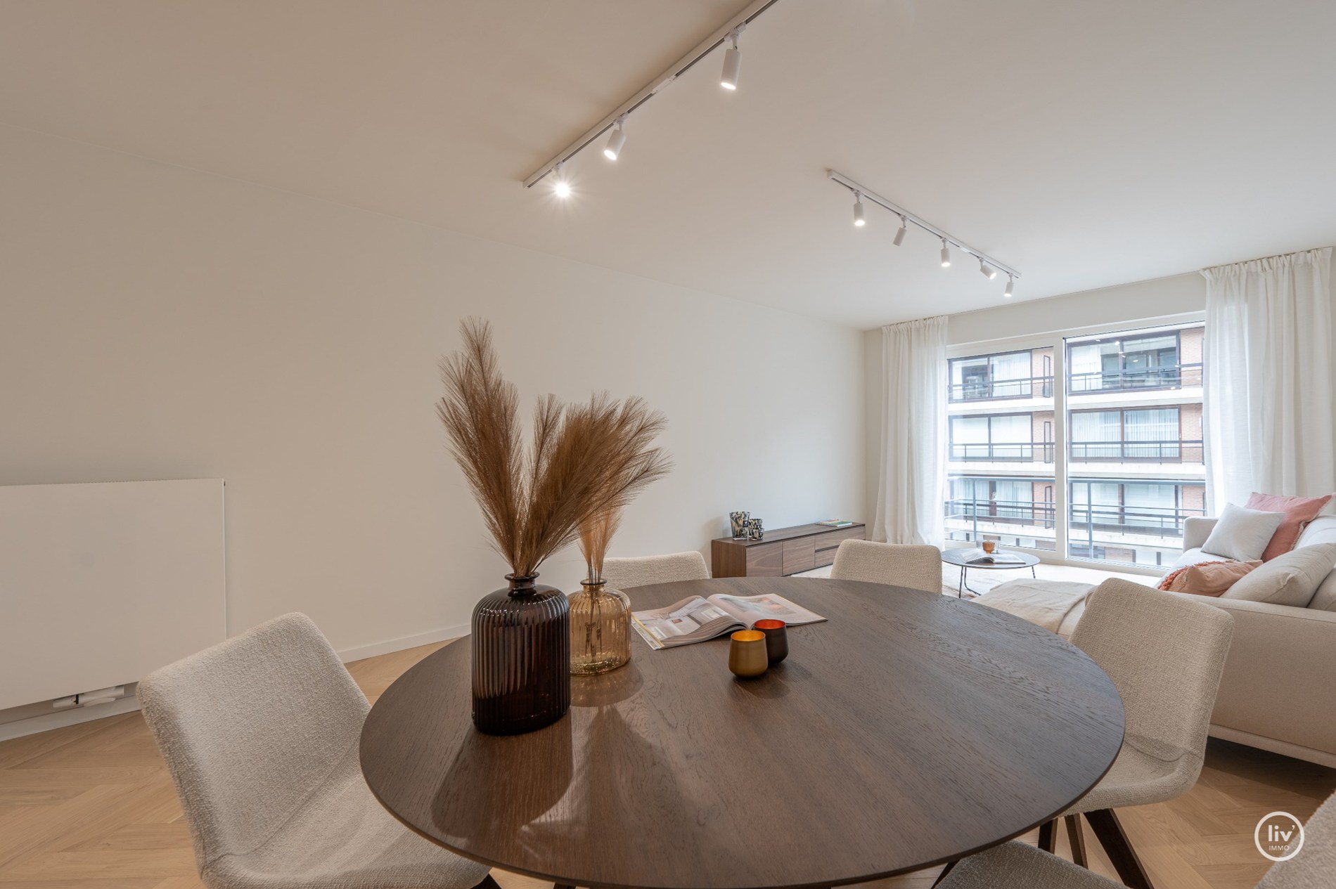 Schitterend gerenoveerd appartement, rustig gelegen, nabij de Lippenslaan en vlakbij de zee te Knokke. 