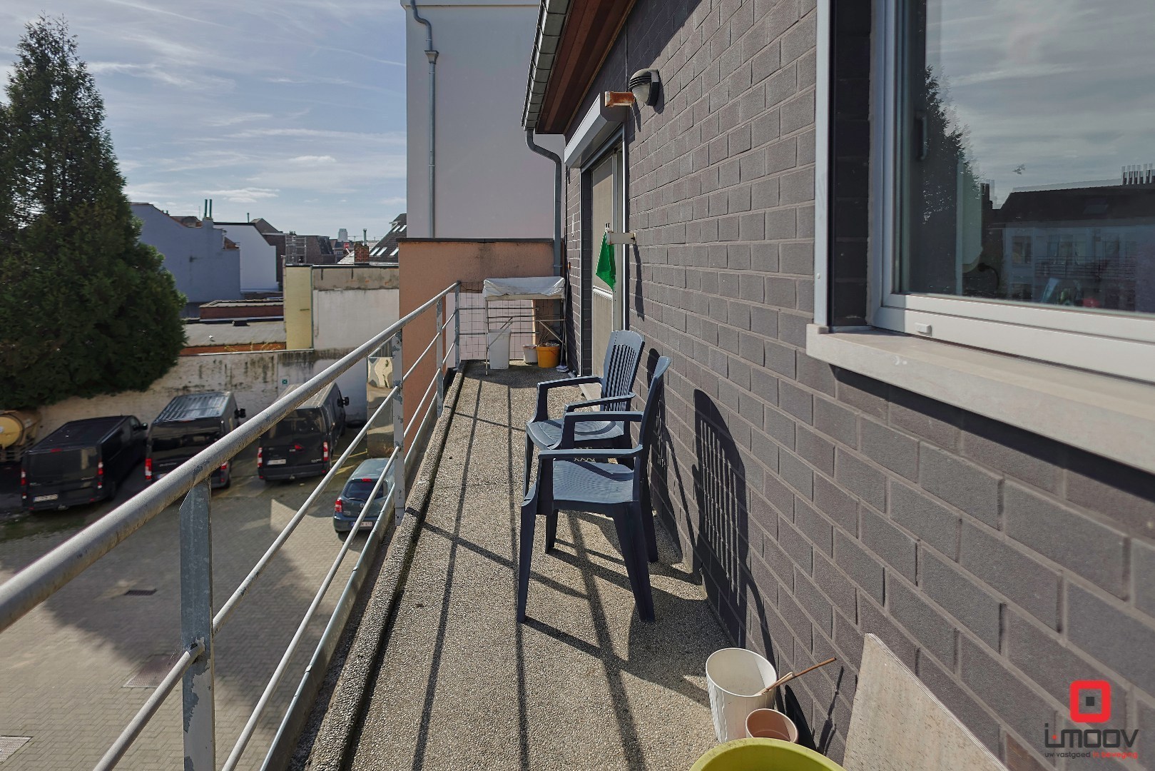 Lichtrijk en huiselijk triplexappartement met 4 slaapkamers en 2 garages te Gent 