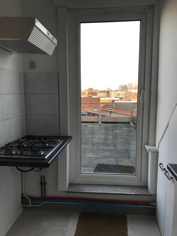 Op te frissen één (mogelijkheid tot 2) slaapkamer appartement te Merksem! 