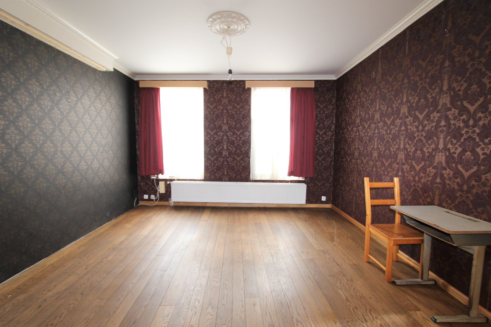 PRACHTIG GELEGEN MODERNE HANDELSWONING 