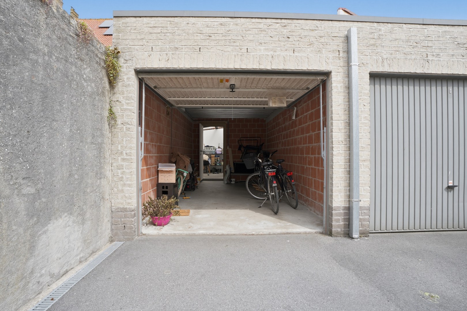 Subliem gerenoveerde herenwoning met 6 slaapkamers inclusief garage in Nieuwpoort-Stad op 135 m². 