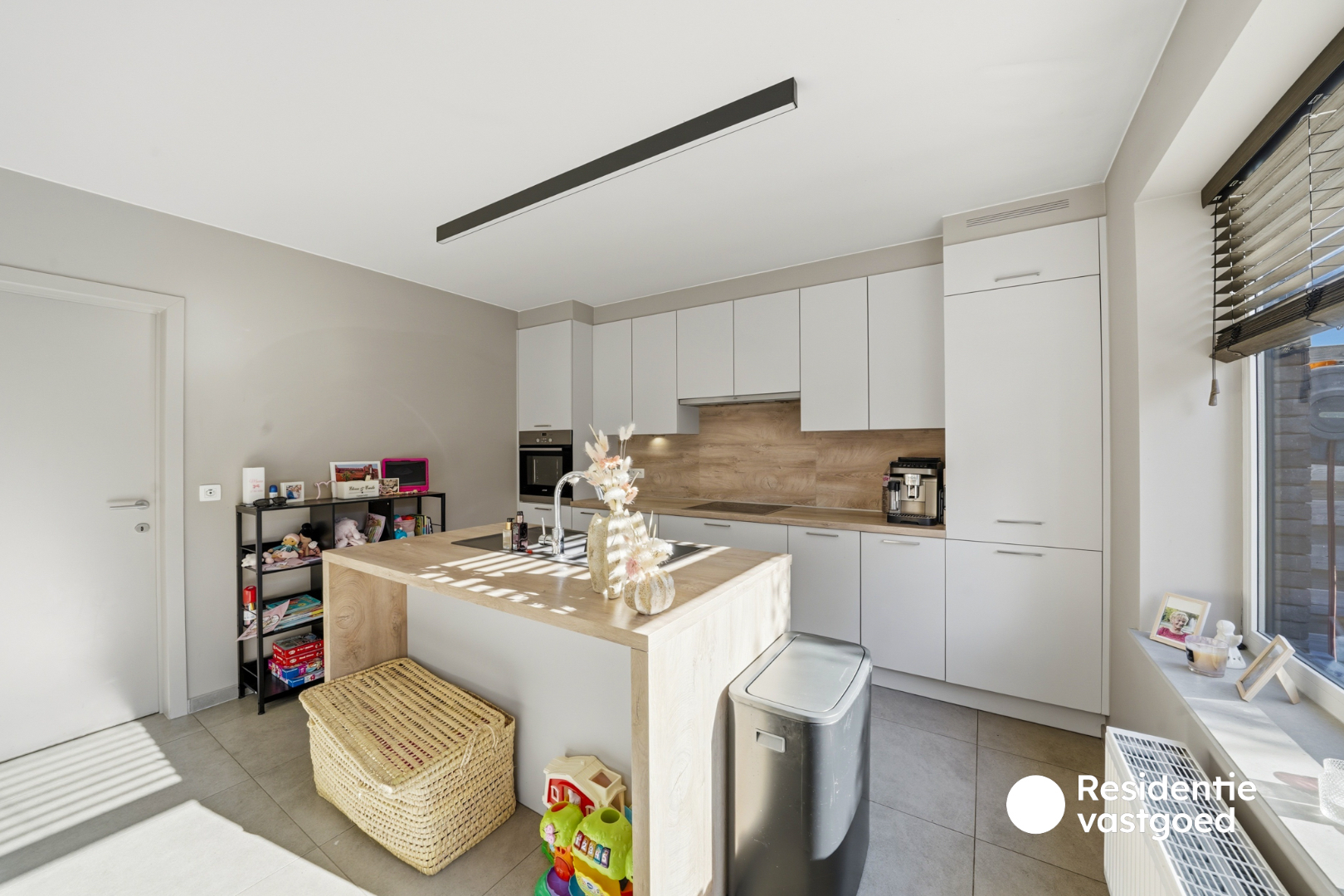 Prachtige zeer recente halfopen woning in rustige wijk te Oudenburg centrum 