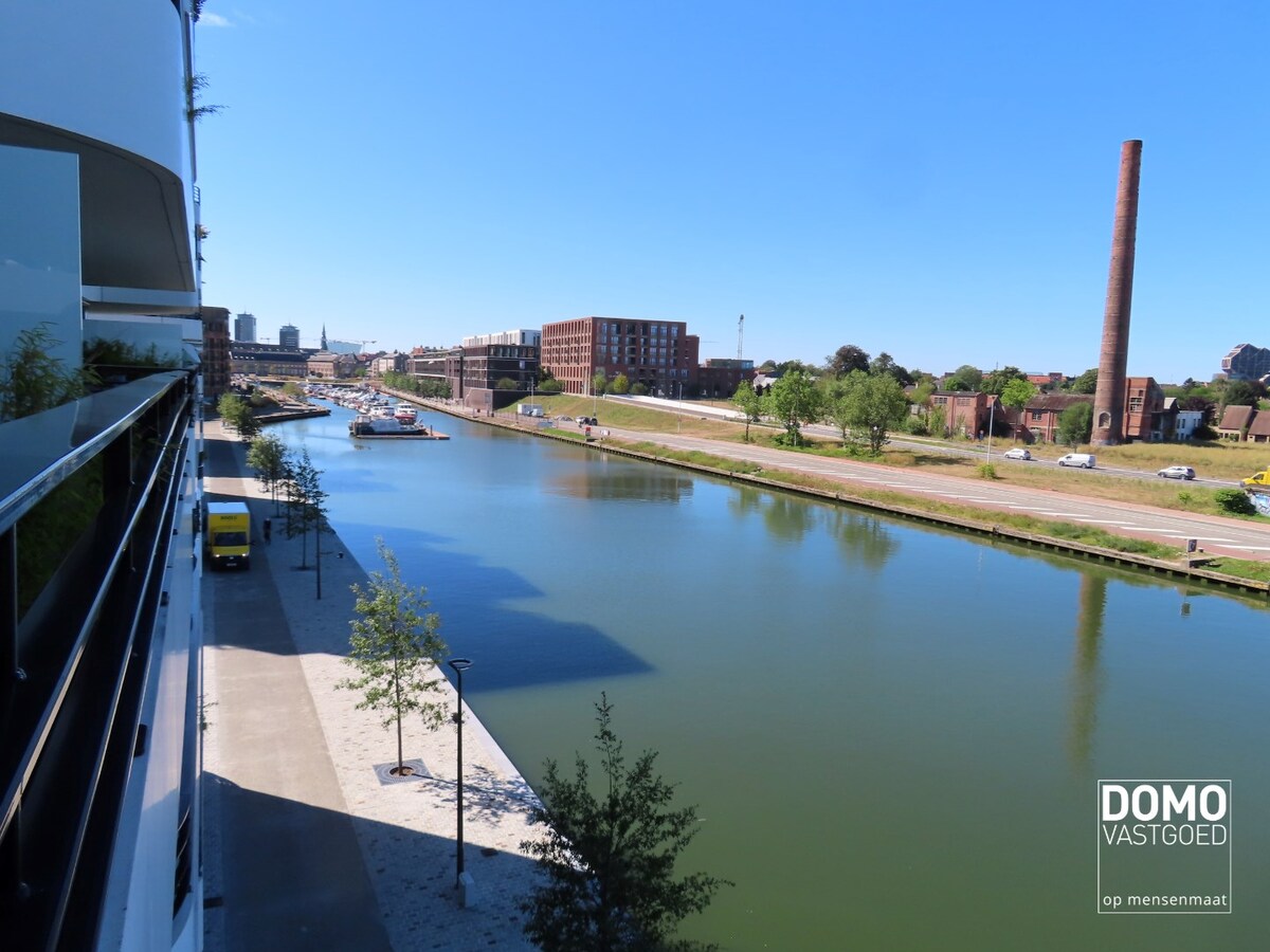 Hoogwaardig afgewerkt appartement gelegen aan de Blauwe Boulevard te Hasselt 