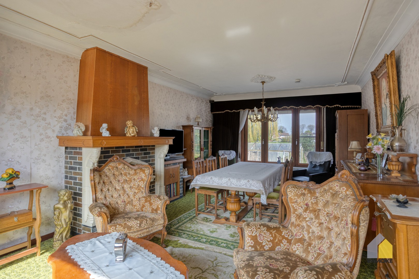 Te renoveren, statige woning op mooi perceel van 23 a 90 ca. 