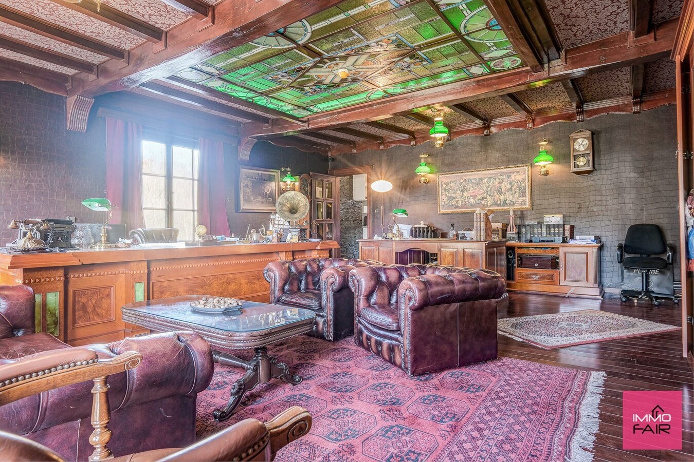 Polyvalent hotel op perceel van 2755 m² 