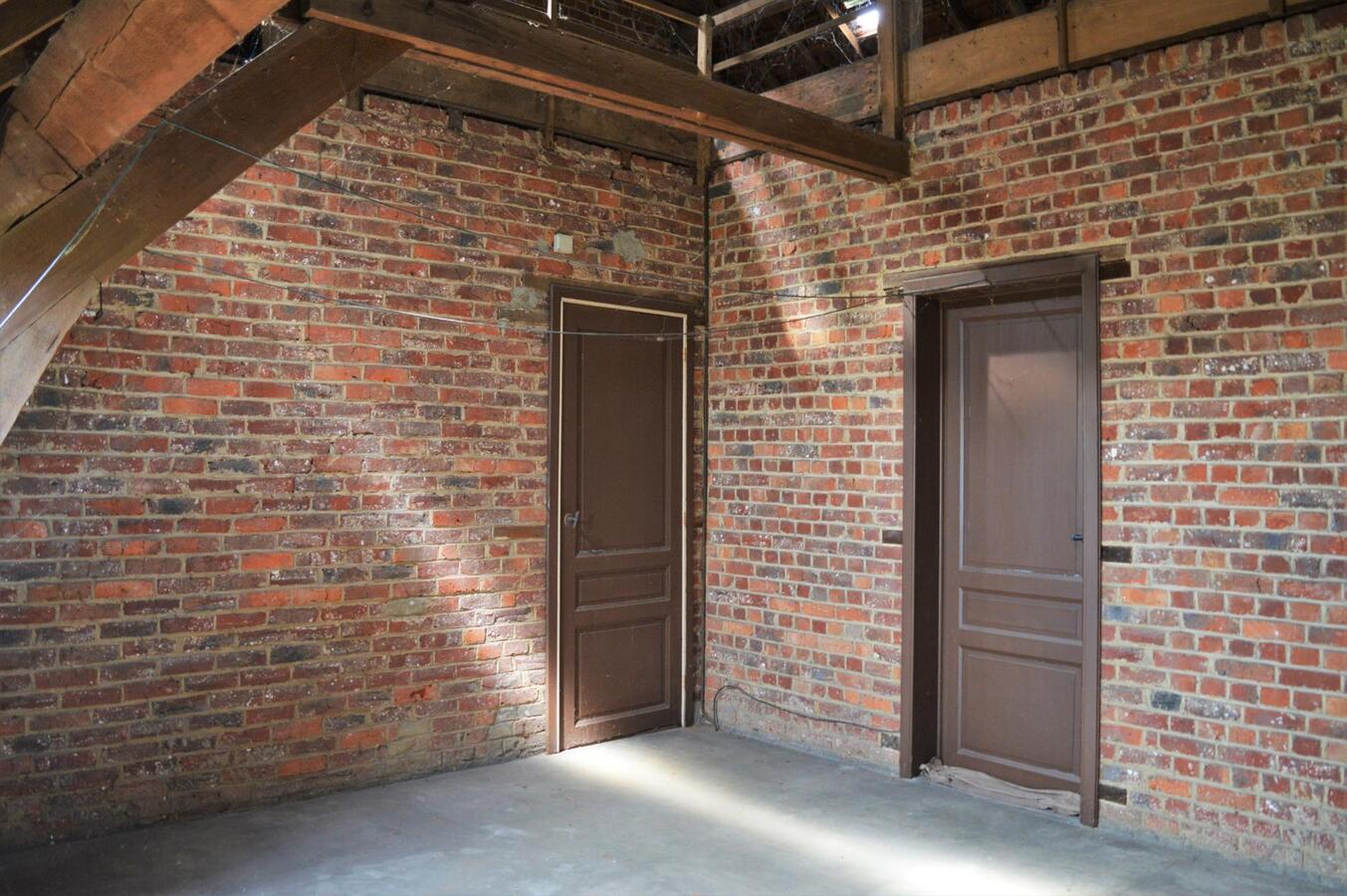 Herenhuis met stallingen op 2.726m² te Lessen (mogelijkheid tot 1ha extra weiland) 