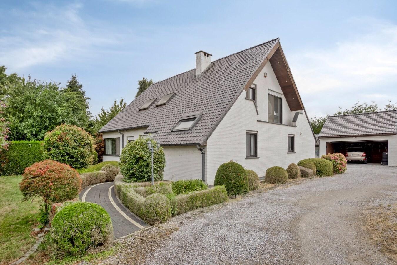 Stijlvolle villa met tuin en dubbele garage te Tienen 