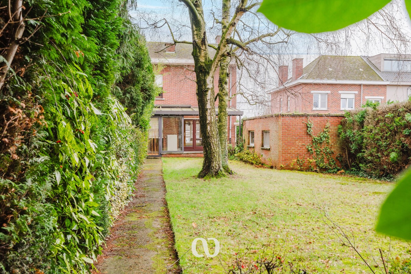 Stevige woning met prachtige tuin vlakbij centrum Oudenaarde 