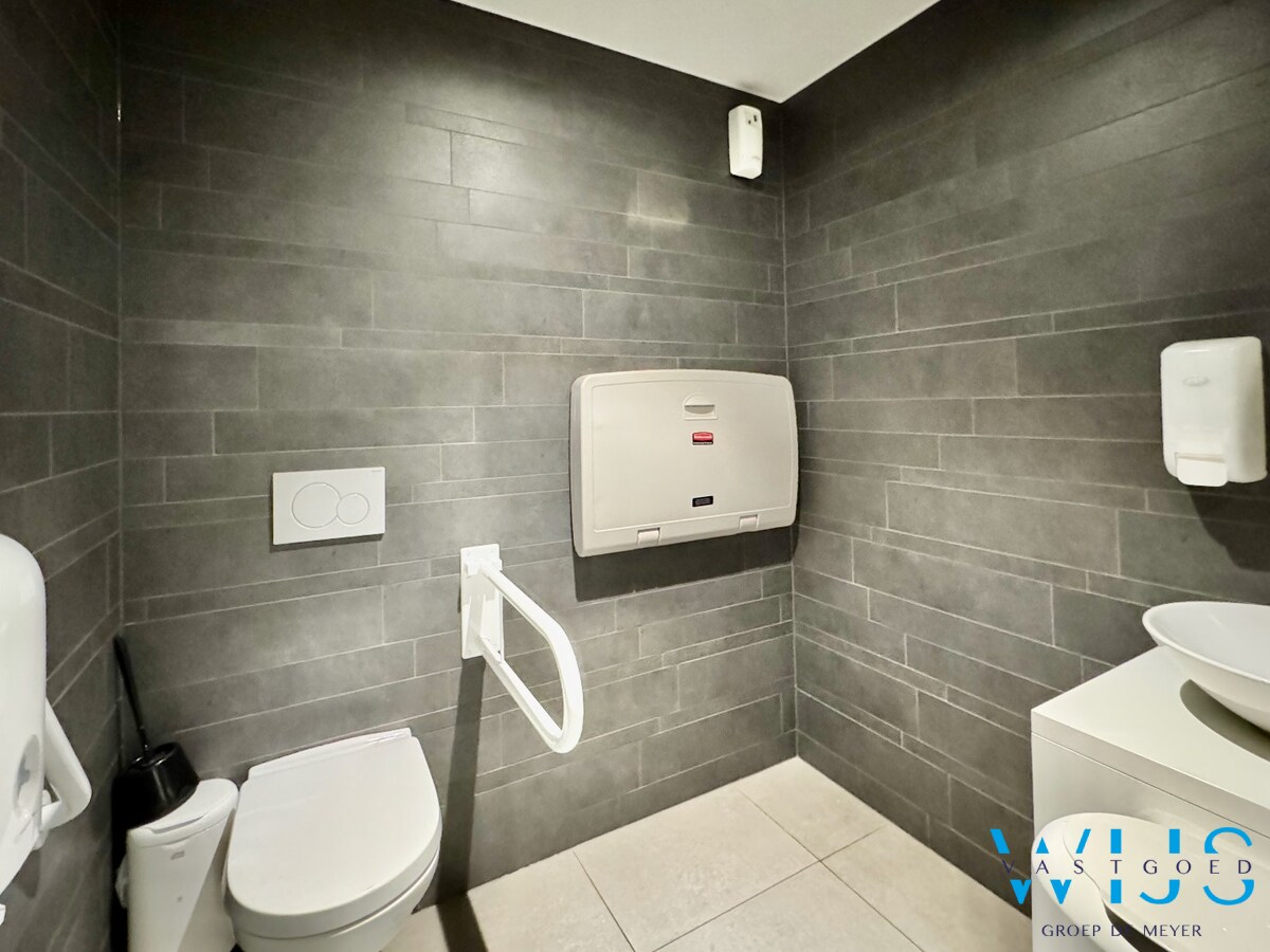 Instapklaar handelspand/lunchzaak in hartje Wachtebeke ! 