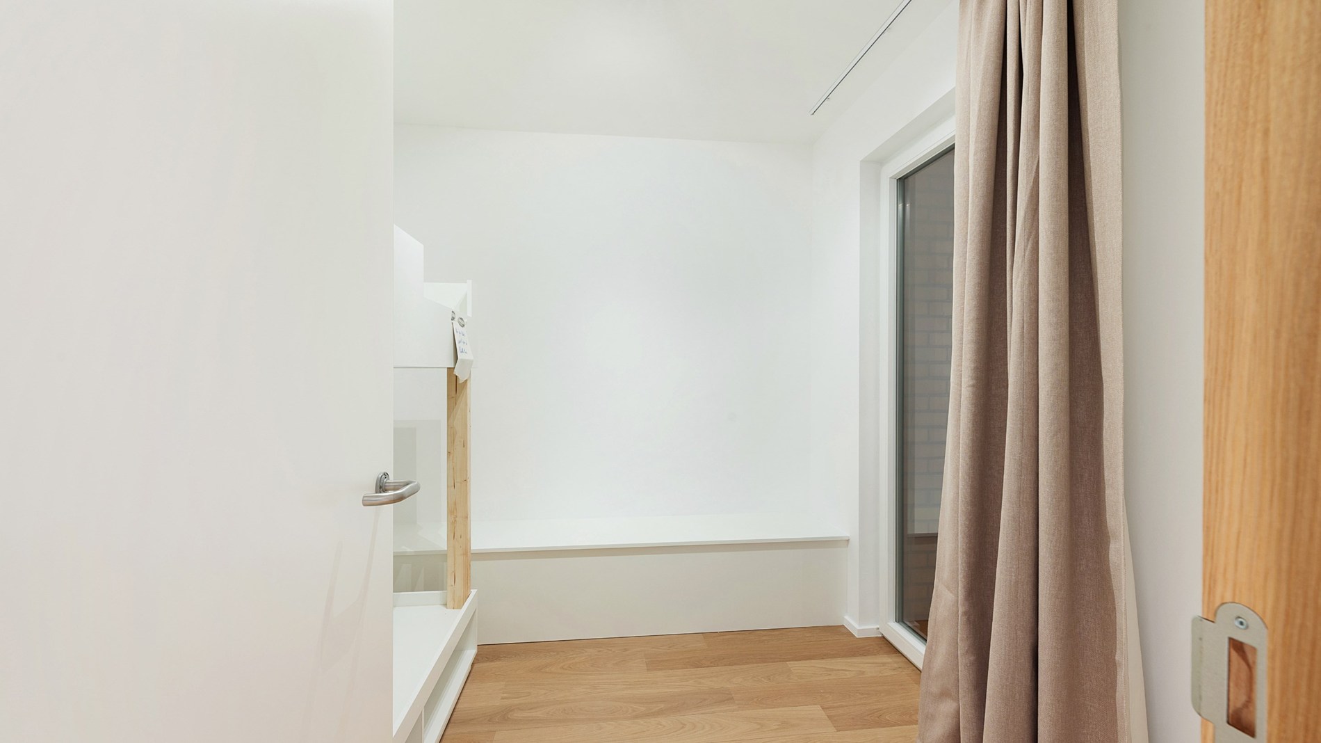 Exclusief ruim plateau-appartement met frontaal zeezicht aan het Rubensplein – met optie tot inpandige parking 