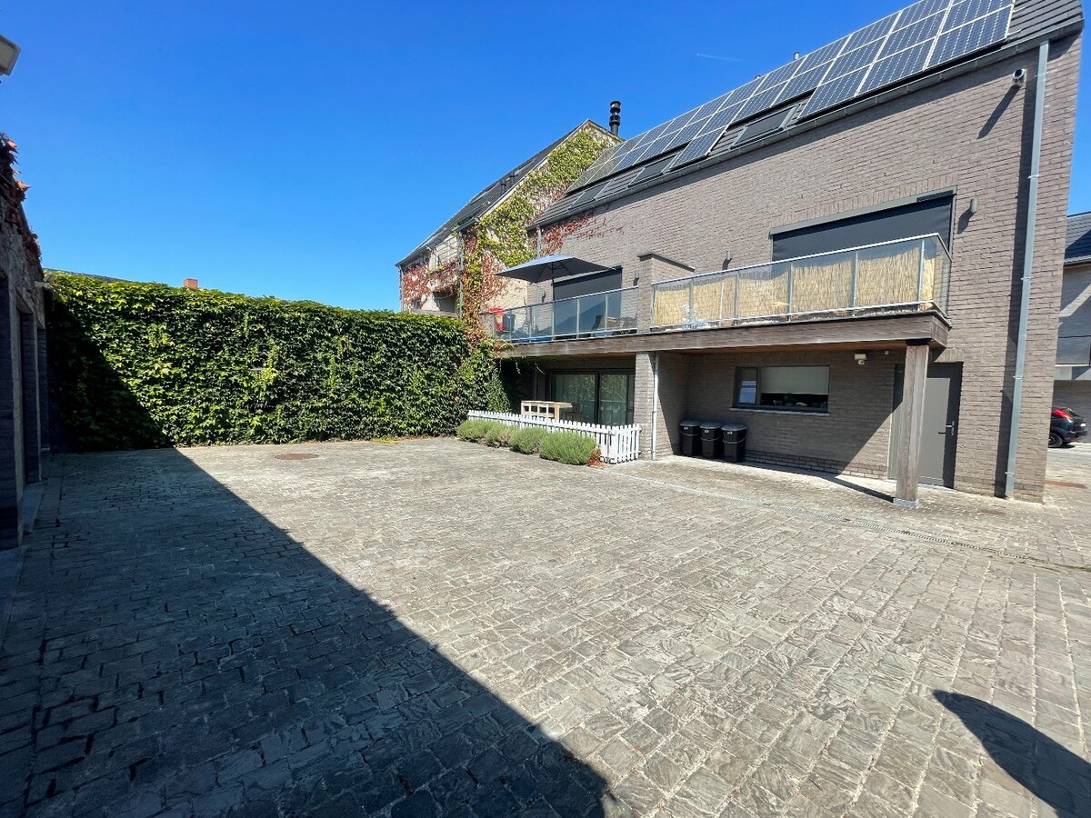 Duplex, nieuwbouwappartement met 3 slaapkamers en terras te centrum Aartrijke (geen gemeenschappelijke kosten) 