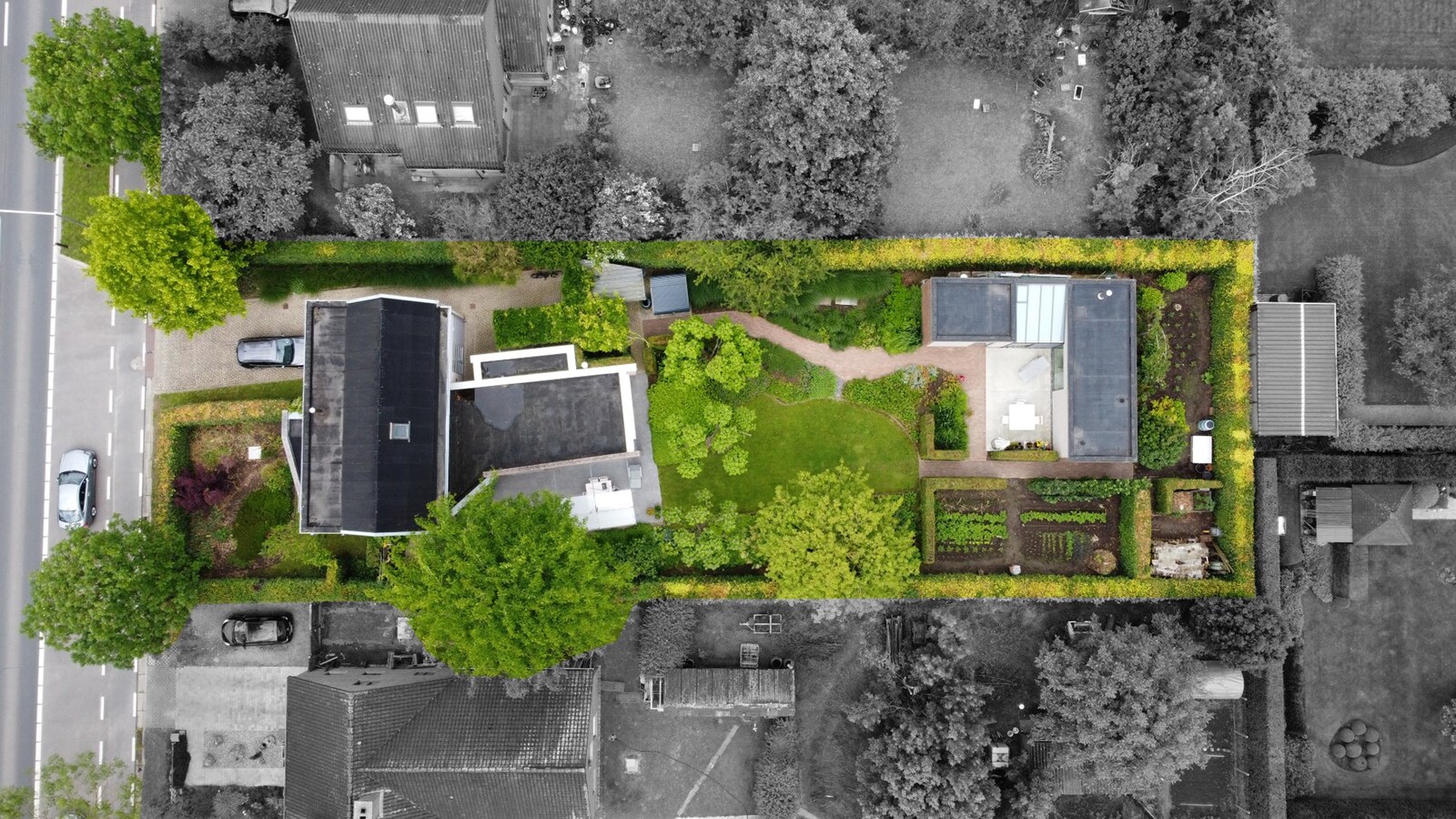 Ruime woning met prachtige tuin en bijgebouw te koop in Oudenaarde 