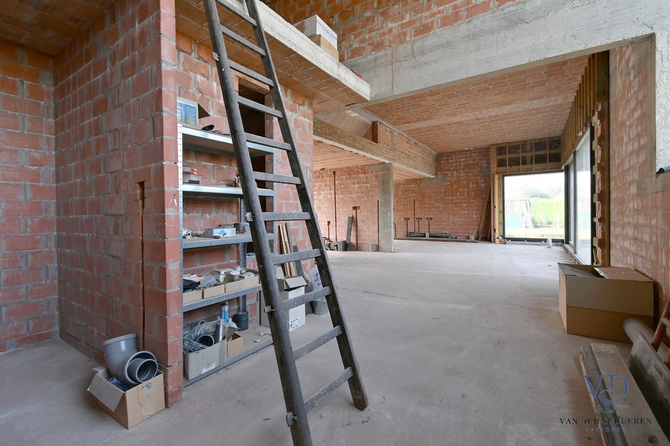 Eigentijdse woning (nog af te werken) te Vurste. 