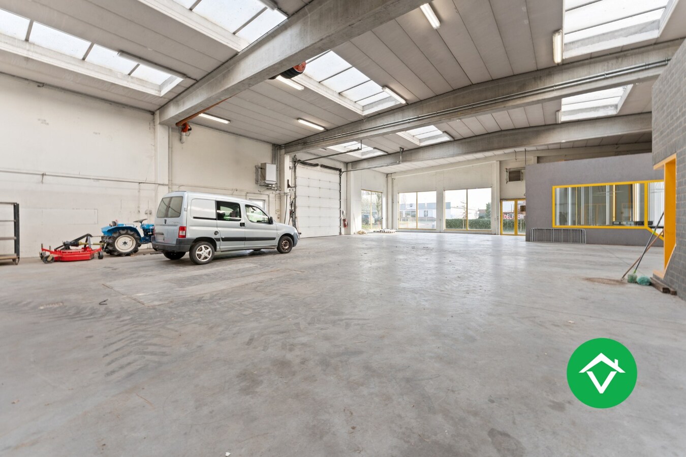 Bedrijfsgebouw met woonst te Ichtegem 