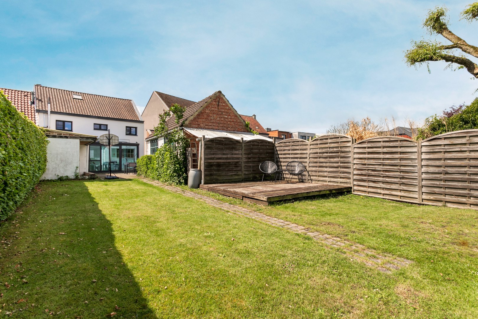 Gerenoveerde 3-gevelwoning met tuin en 4 slaapkamers te Sint-Genesius-Rode 