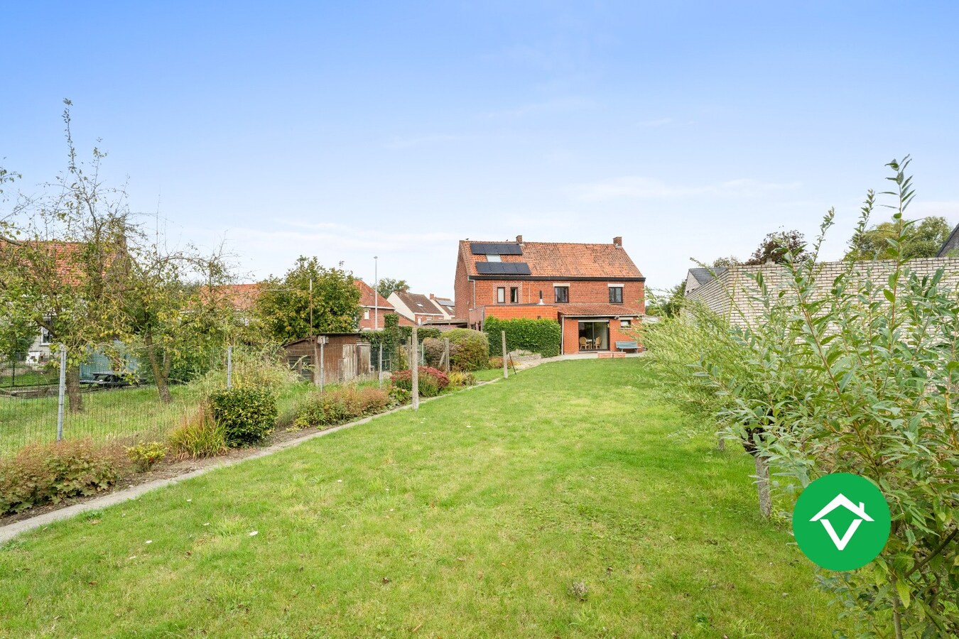 Ruime woning met 5 slaapkamers, diepe tuin en garage te Staden 