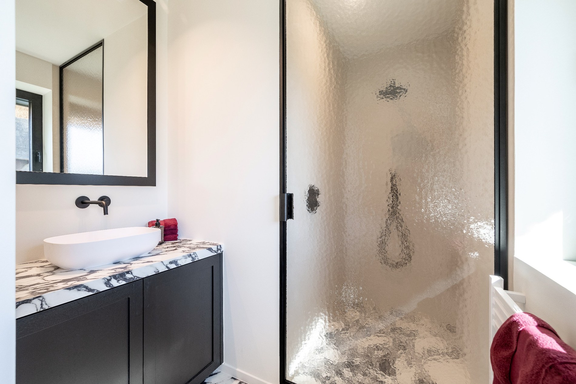 Indrukwekkende nieuwbouwvilla in hartje Zoute op enkele passen van de golf te Knokke. 