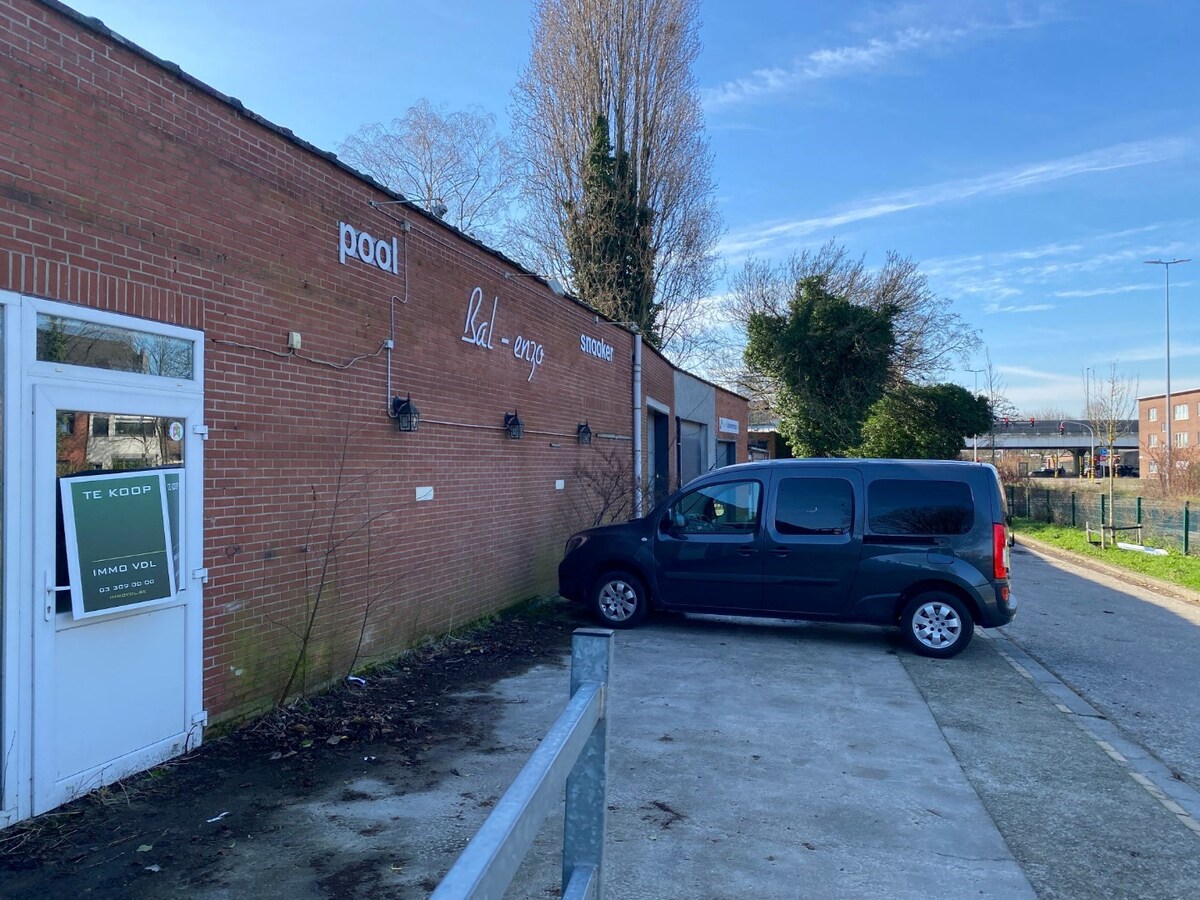Handelspand 546 m² met veel mogelijkheden en 8 parkeerplaatsen 