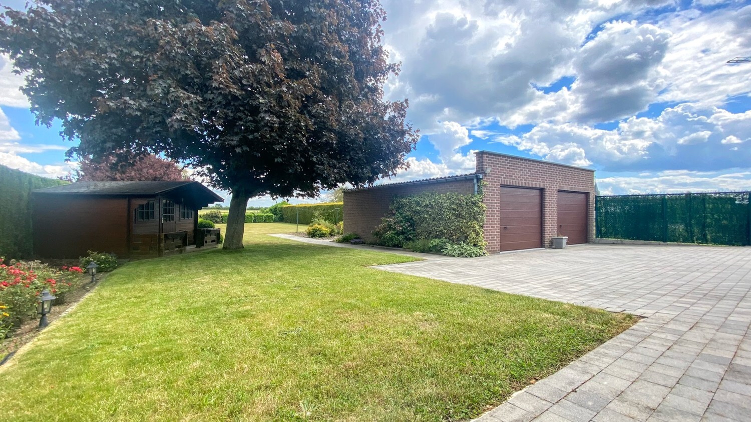 Royale, rustig gelegen bungalow op 2505 m² vlakbij Maastricht 