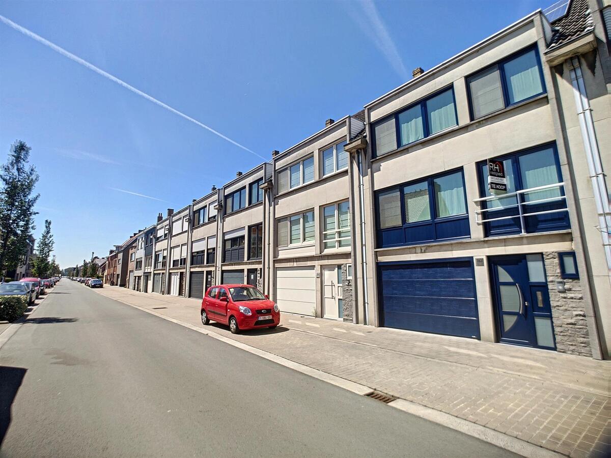 Volumineuze, gerenoveerde gezinswoning met tuin en garage - Zeebrugge 