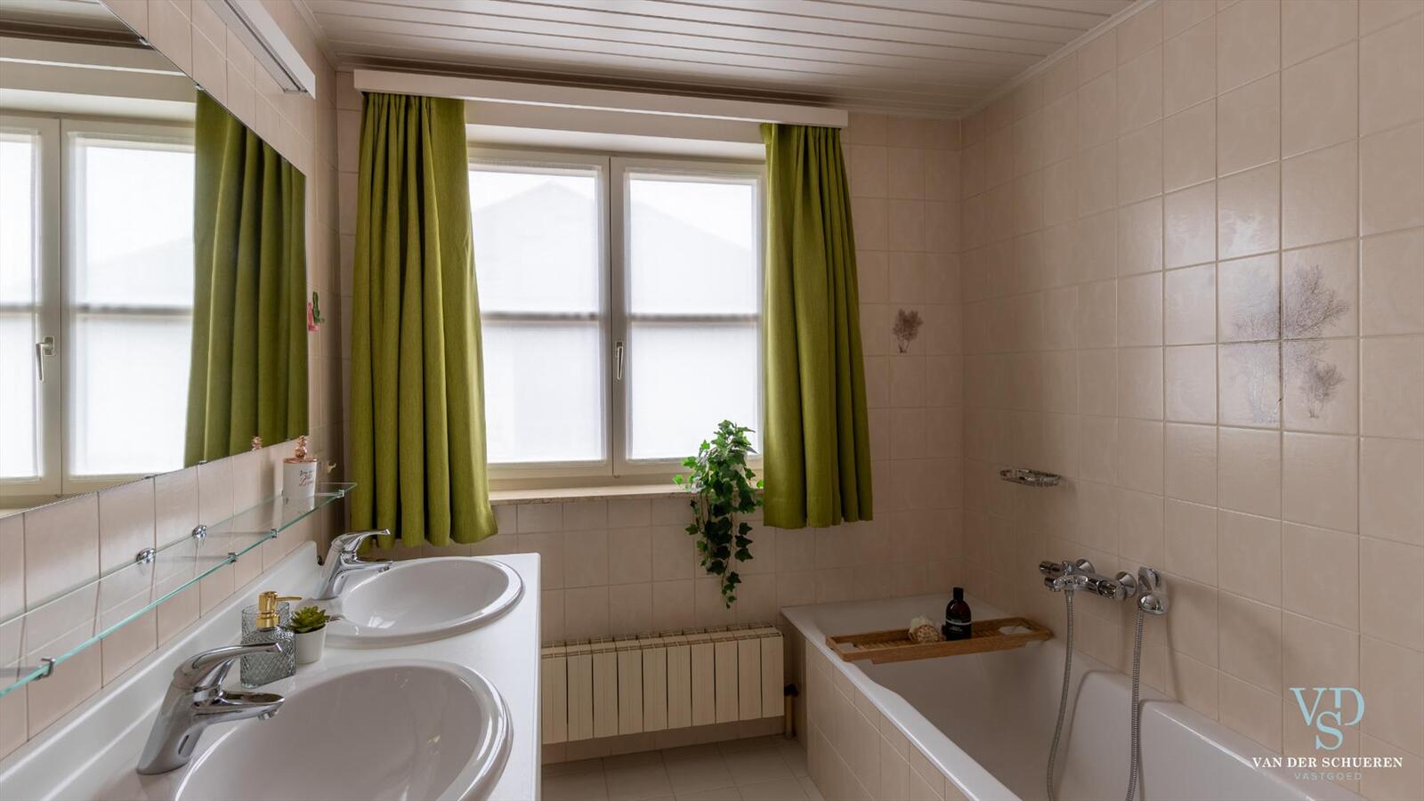 Zeer energiezuinige villa met unieke ligging (Kruisembos). 