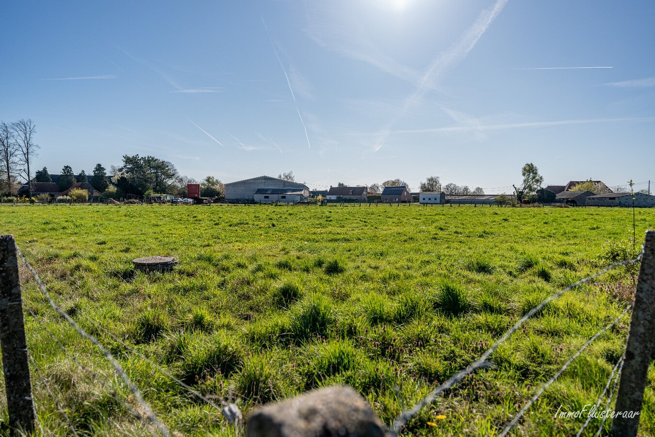 Renovated farmhouse with stables and pasture on approximately 1.7 hectares in Nazareth. 