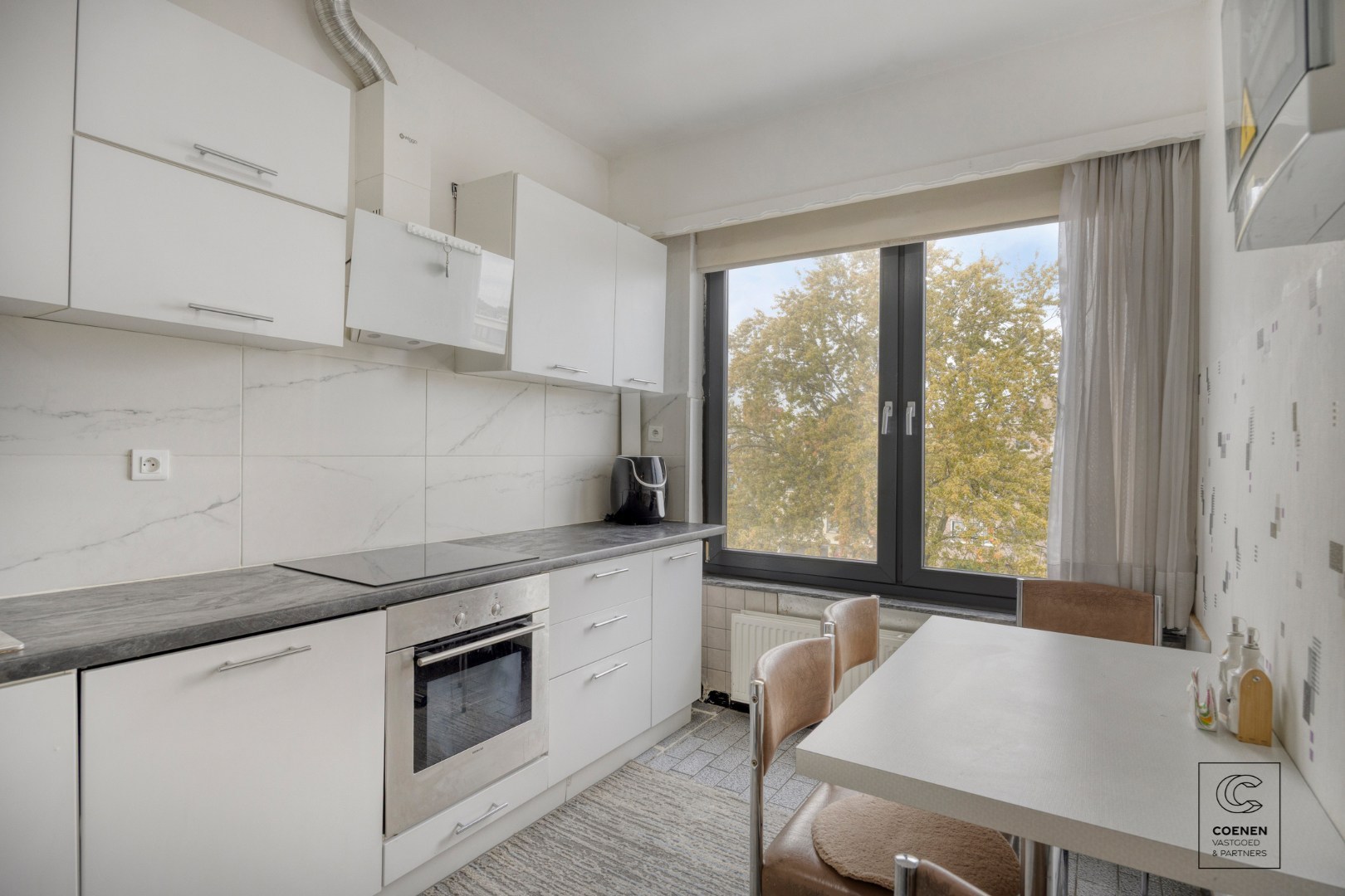 Ruim appartement van 104 m² met drie slaapkamers op centrale ligging te Merksem! 