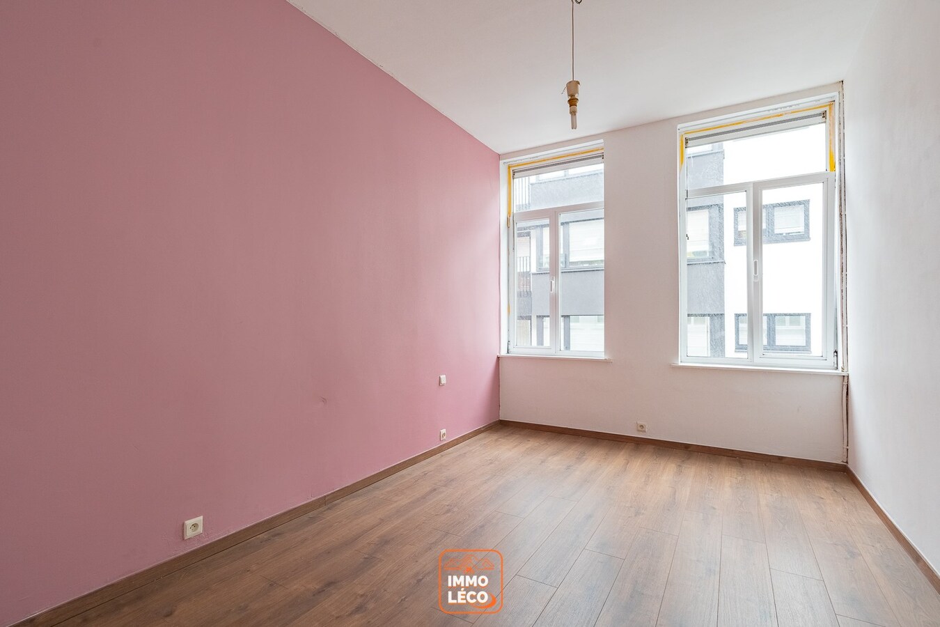 Grande maison de Ville en plein centre avec 4 chambres et jardin. 