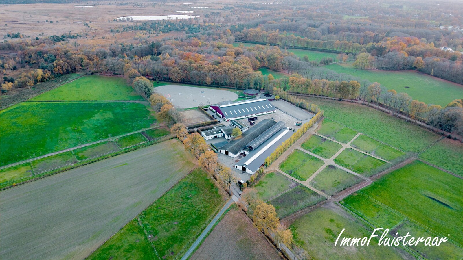 Exclusief Hippisch Complex met Uitstekende Trainingsmogelijkheden op ca 8,6 ha in Wuustwezel 