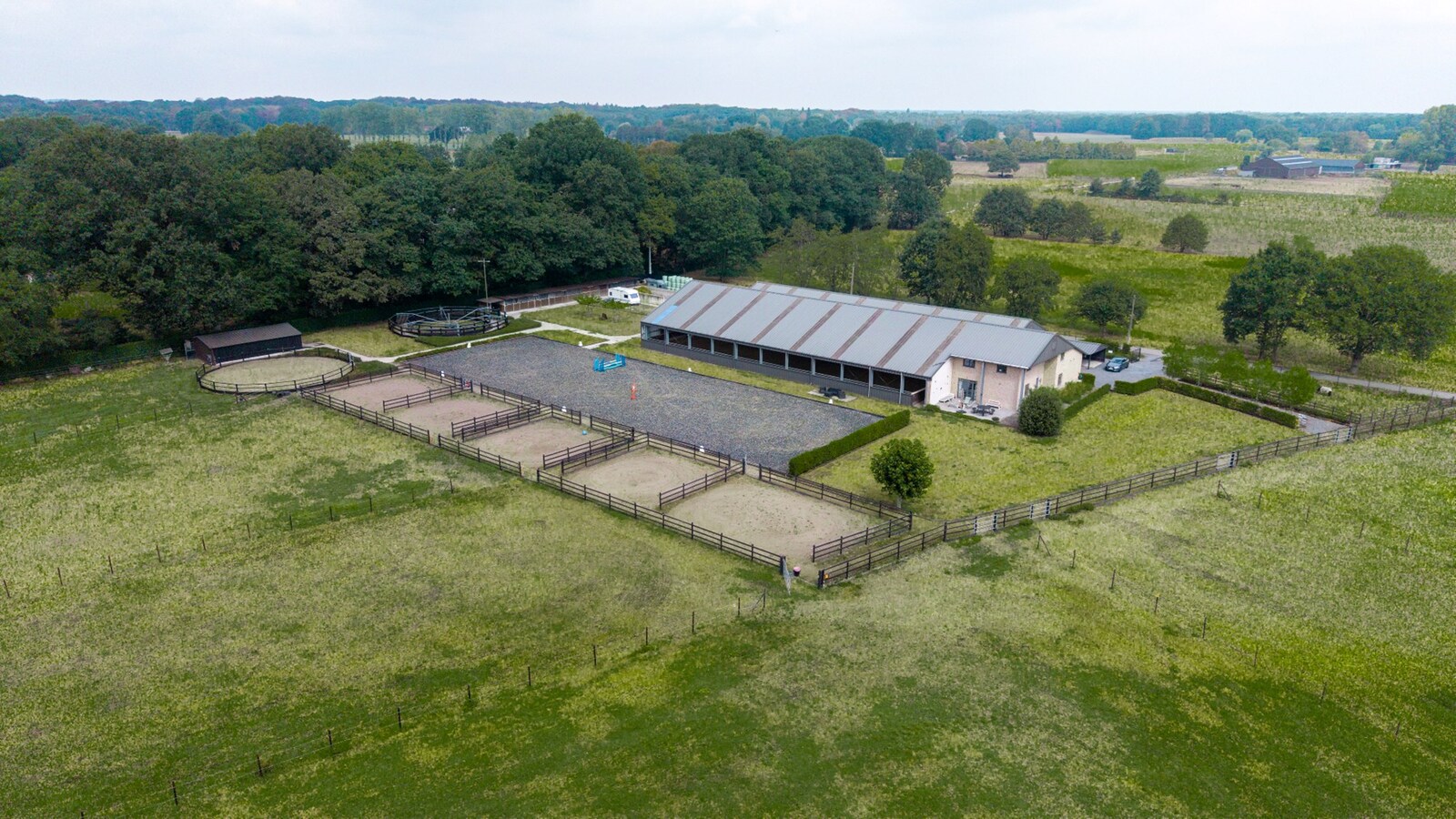 Prachtige paardenaccommodatie op ca. 3,2 ha te Wuustwezel 