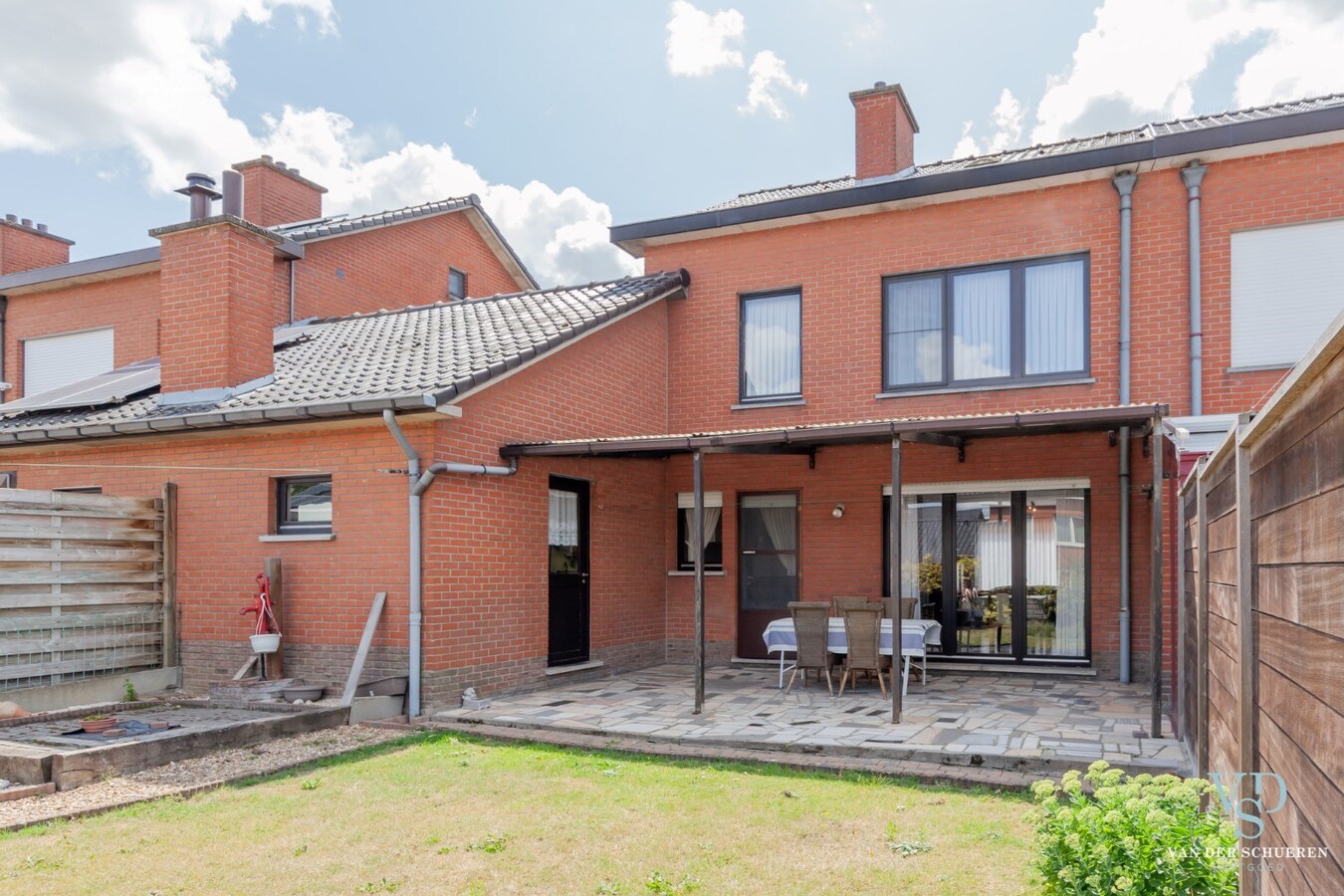 Degelijke Half Open Bebouwing 