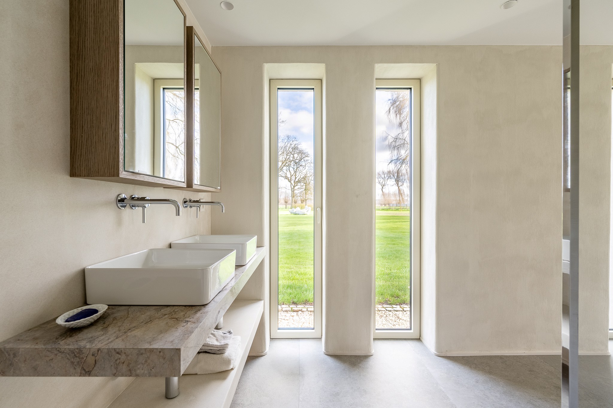 Uitzonderlijk gerenoveerde Hoeve met bijhuis op een domein van 1,5 hectare 