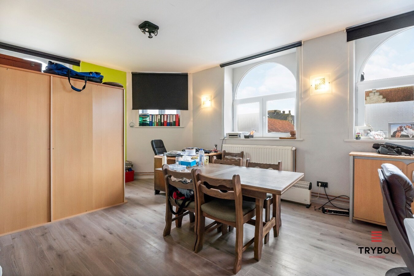 Prachtig handelspand met woonst op centrale ligging te Merkem. 