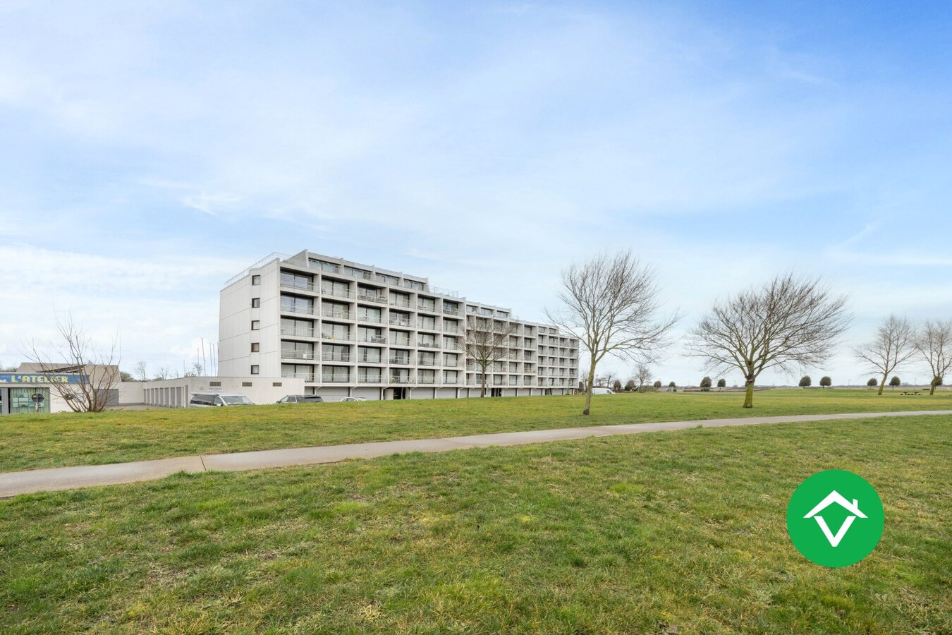 Instapklaar appartement met 2 slaapkamers en grote garage te Nieuwpoort 