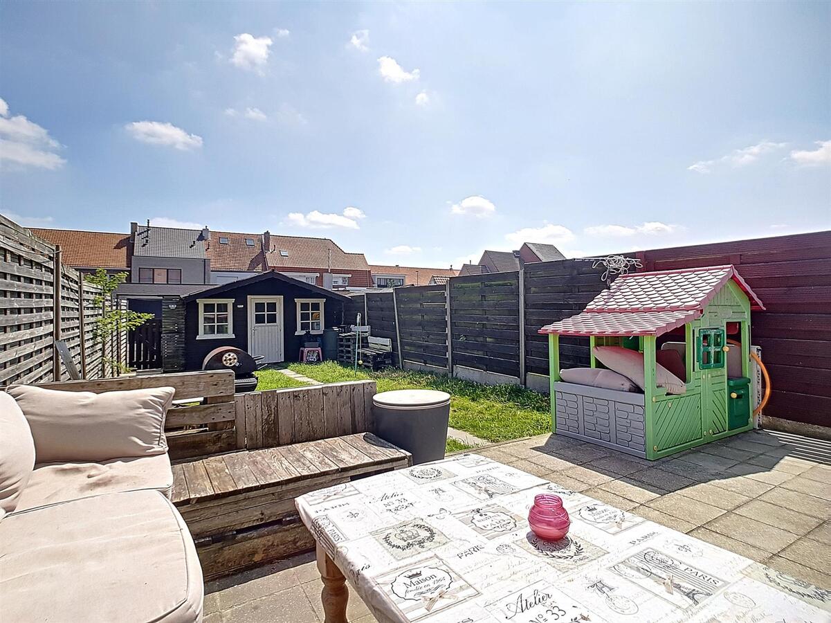 Goed gelegen woning met zonnige tuin en uitweg achteraan - Zeebrugge 