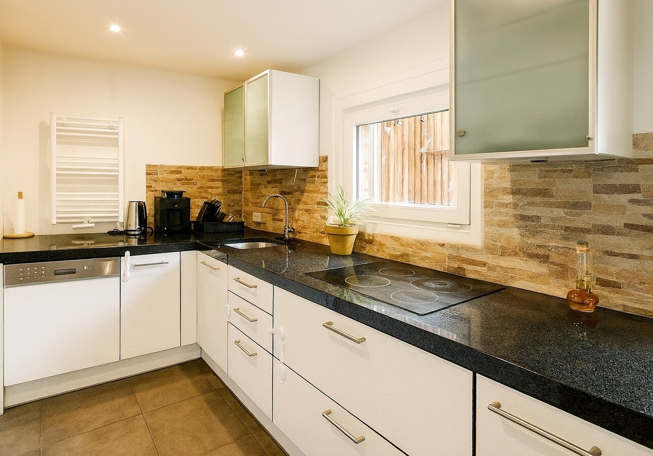 Klaar om te betrekken: Moderne stadswoning met tuin te koop in Sint-Niklaas! 