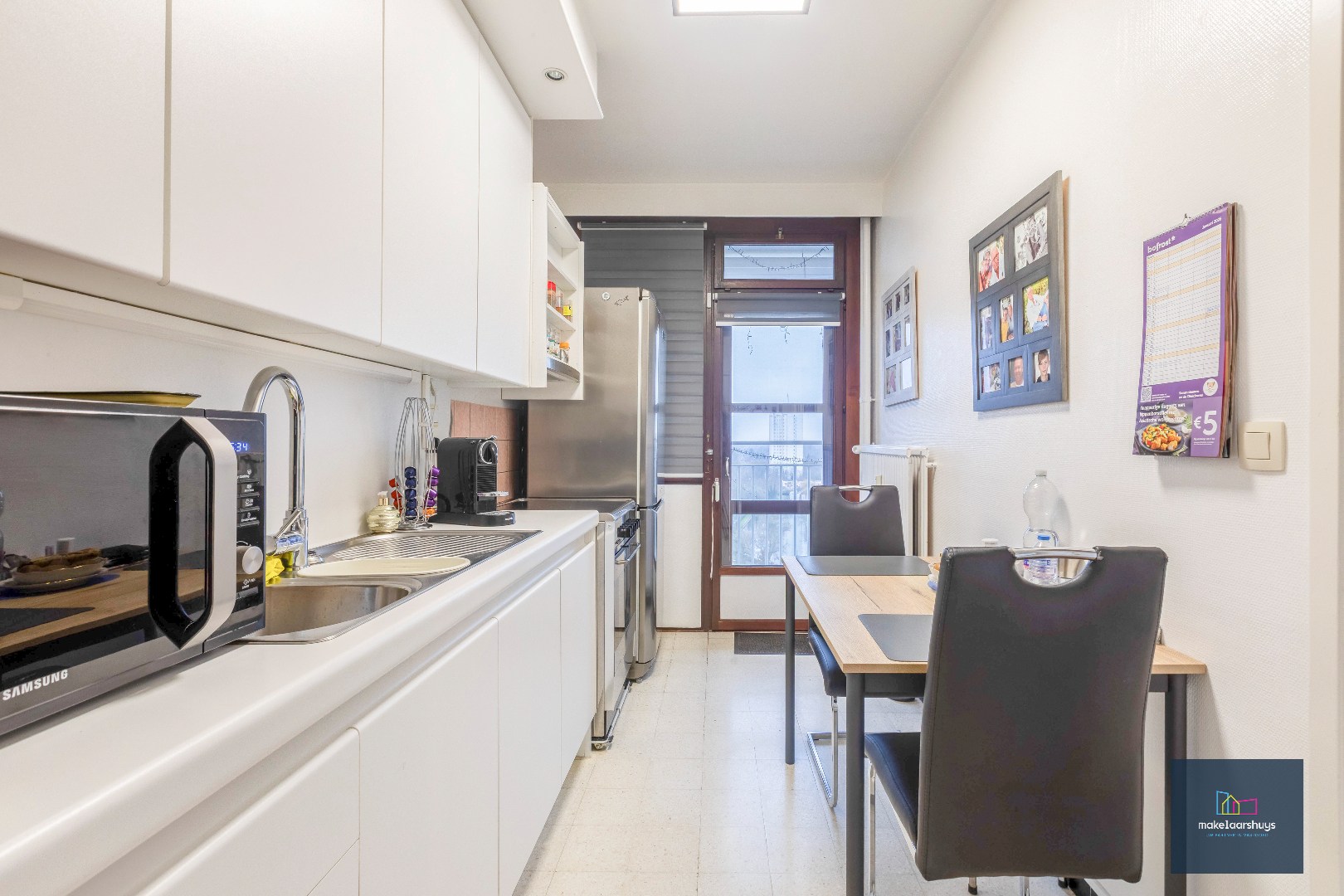 Ruim 2 slaapkamerappartement met garagebox nabij de Blaarmeersen 