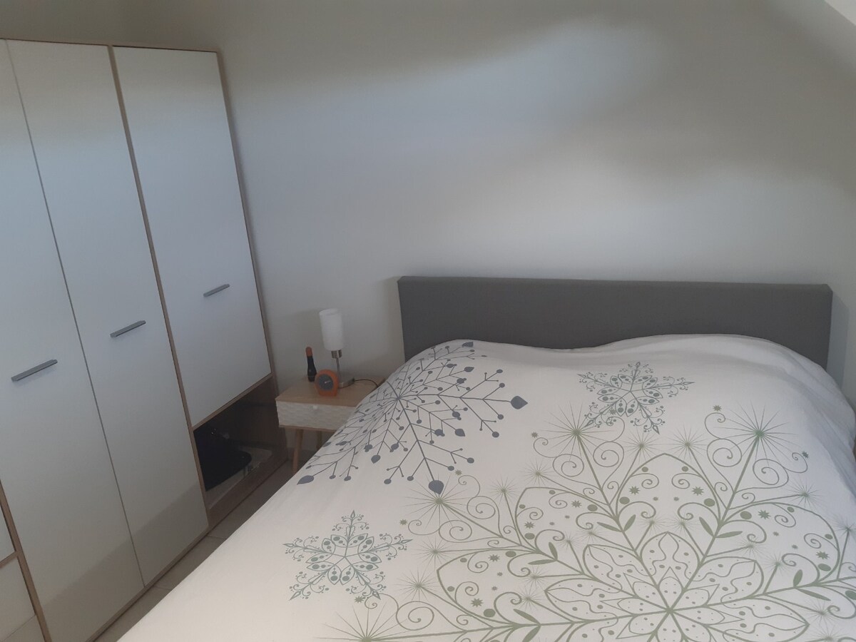 Ruim duplex 2 slpk-appartement in centrum Gavere. 