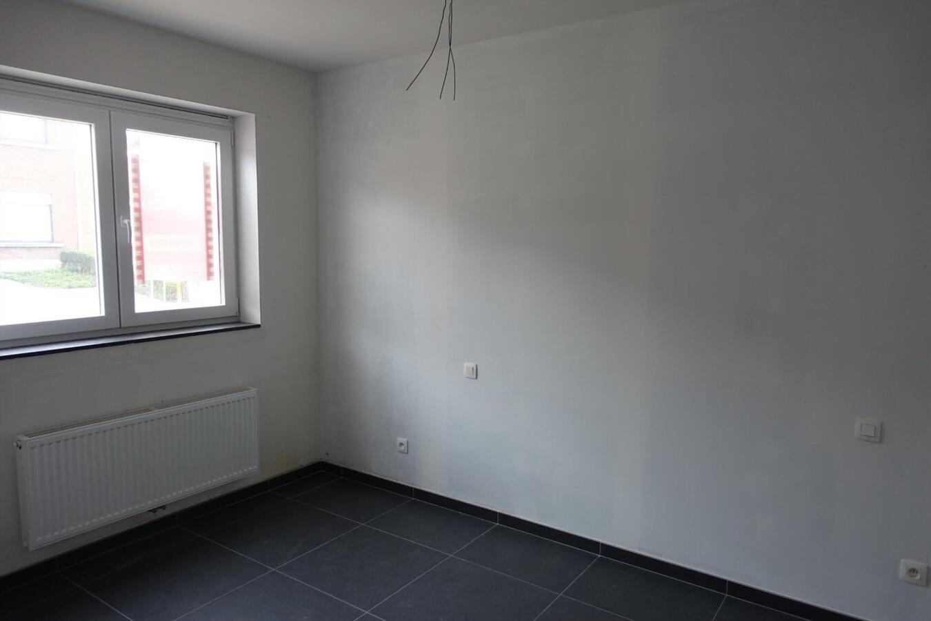 Gelijkvloersappartement met tuin en 2 autostaanplaatsen 