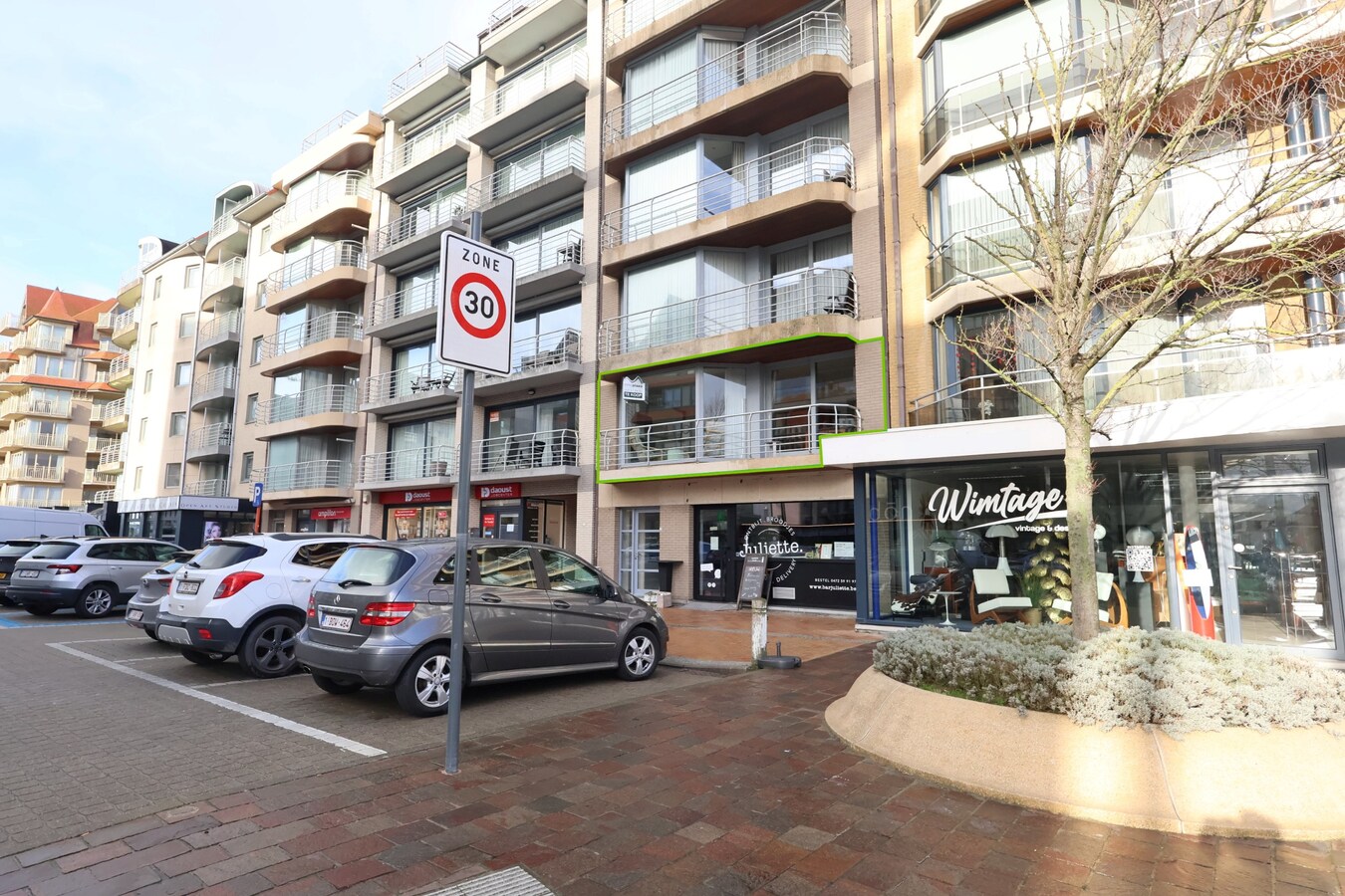 Zonnig en instapklaar 2-slaapkamerappartement op topligging in hartje Nieuwpoort-Bad 