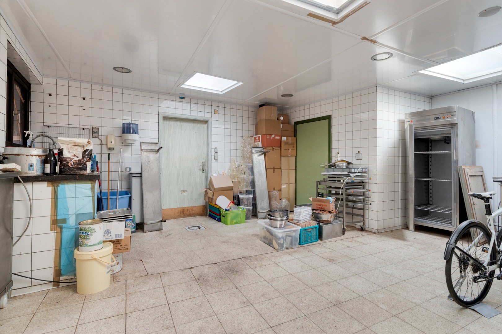 Super gelegen handelspand met garage in Heverlee! - totale oppervlakte +/- 280 m² + kelder 