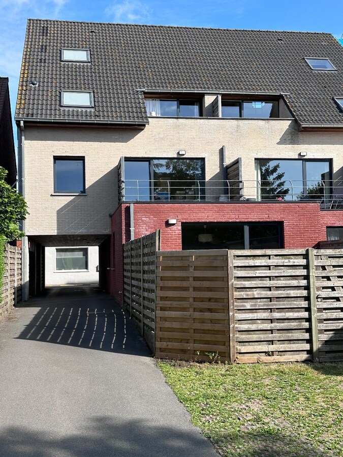 Instapklaar appartement met 2 slaapkamers en garage te Torhout 