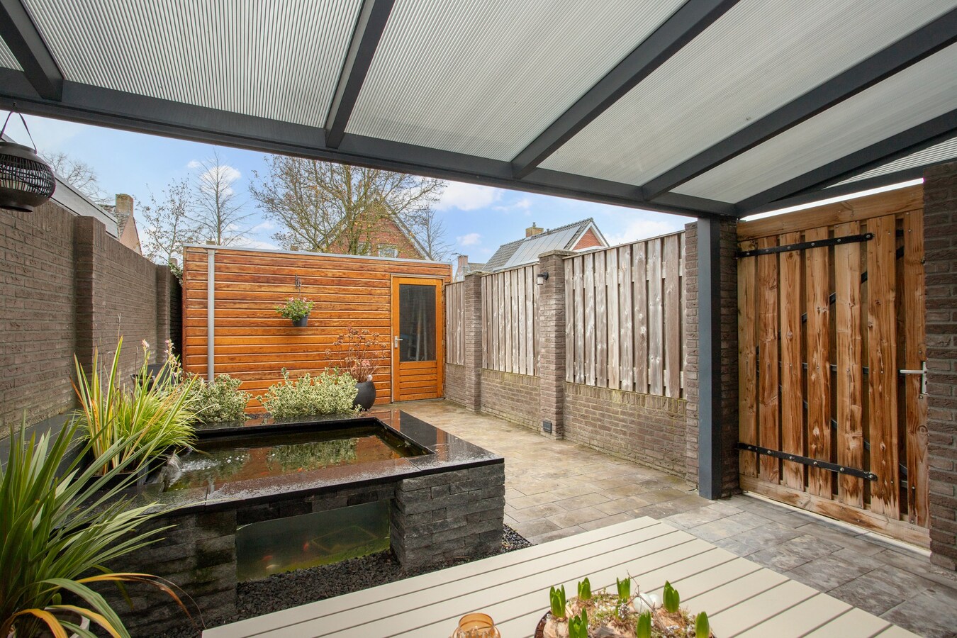 Instapklare geschakelde woning uit 2006 met centrale ligging! 