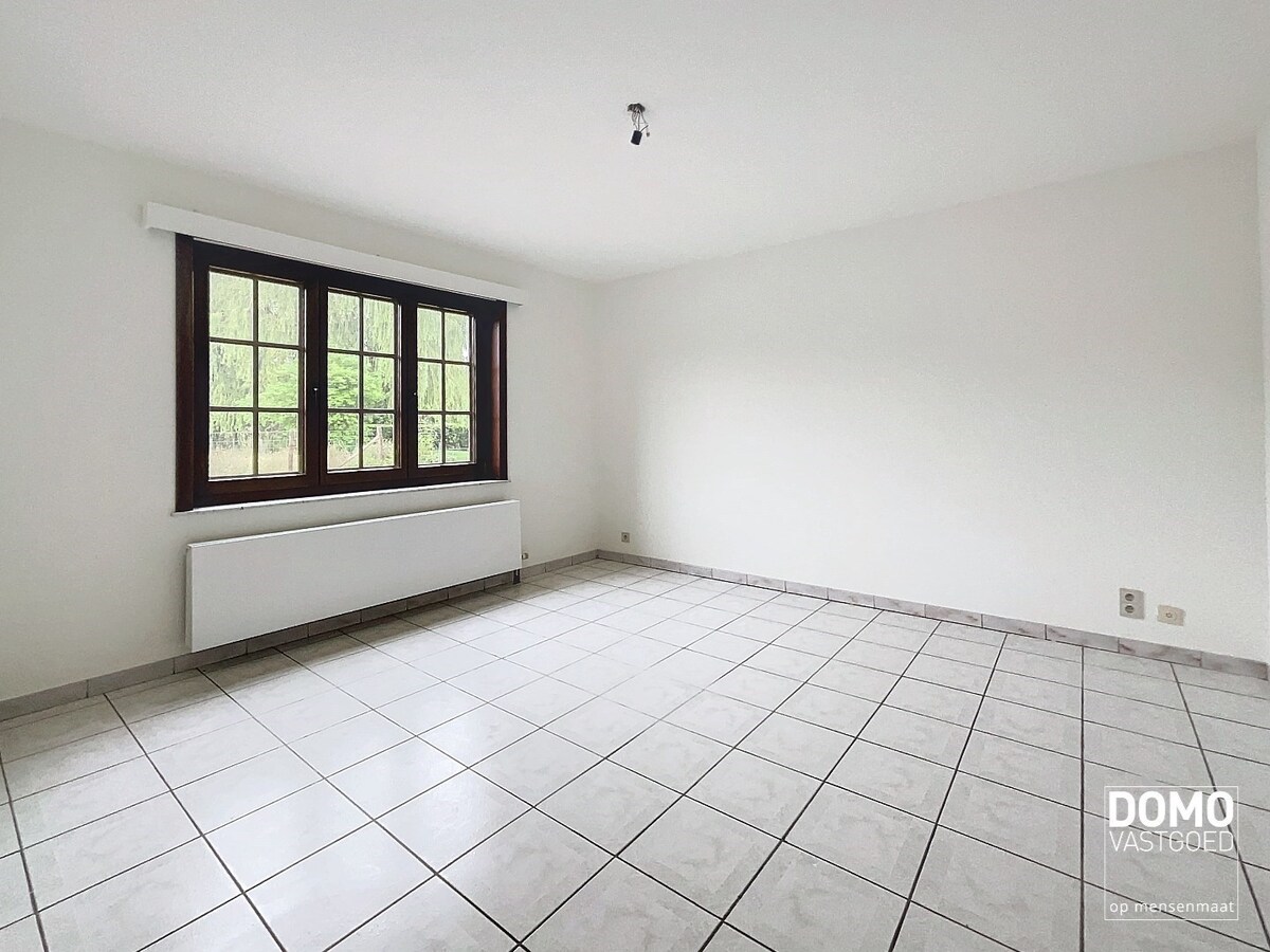 RUIME GEZINSWONING MET 4 SLAAPKAMERS, TUIN EN INPANDIGE GARAGE TE HERK-DE-STAD 