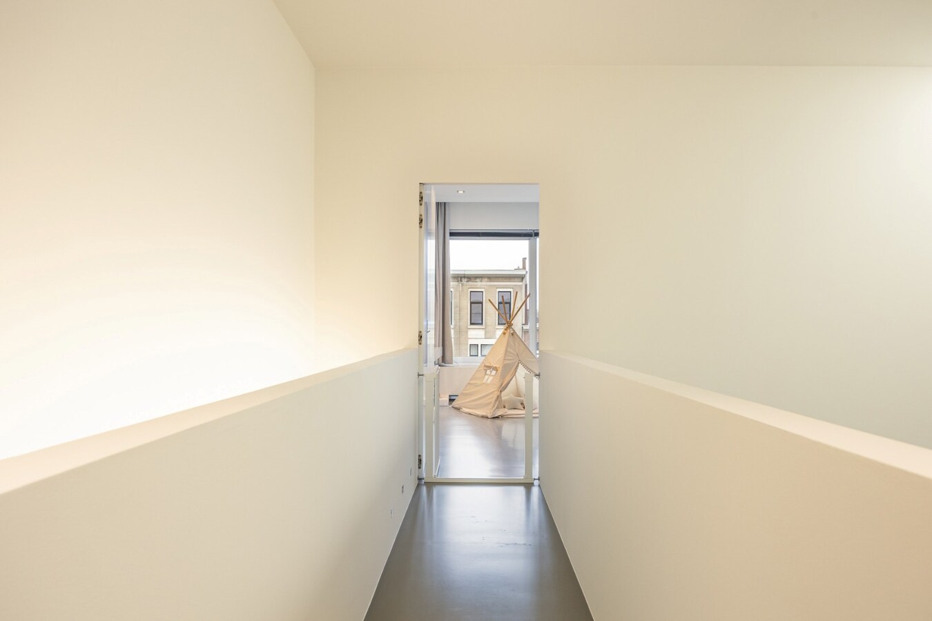 Instapklare designwoning met lift en zwembad 