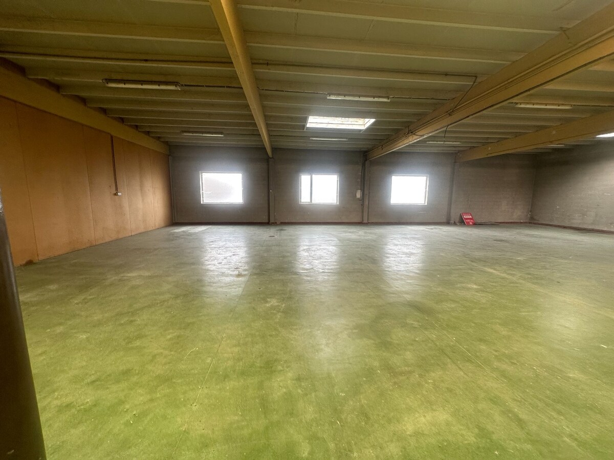 Loods van 360 m² op industriepark van Houthulst 