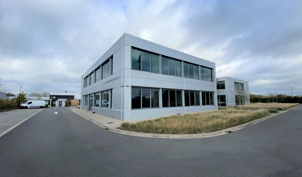 Instapklare kantoren vlakbij N16 te huur in Bornem