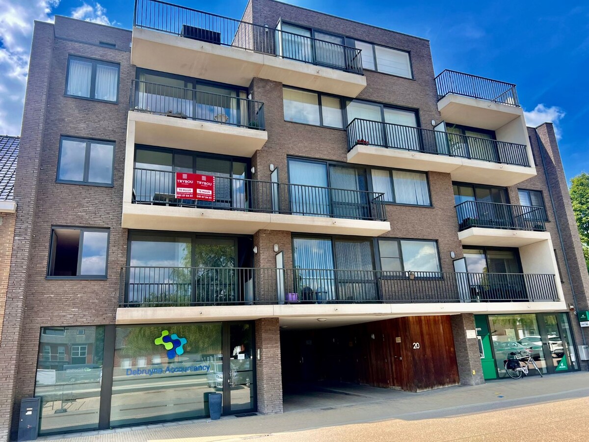 Ruim appartement op de markt van Houthulst 
