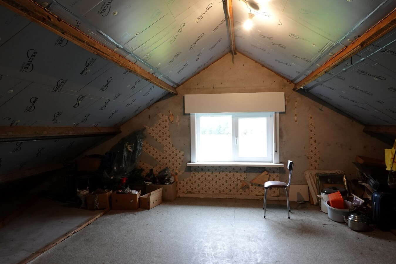 Ruime alleenstaande woning met uitstekende ligging te Ichtegem 